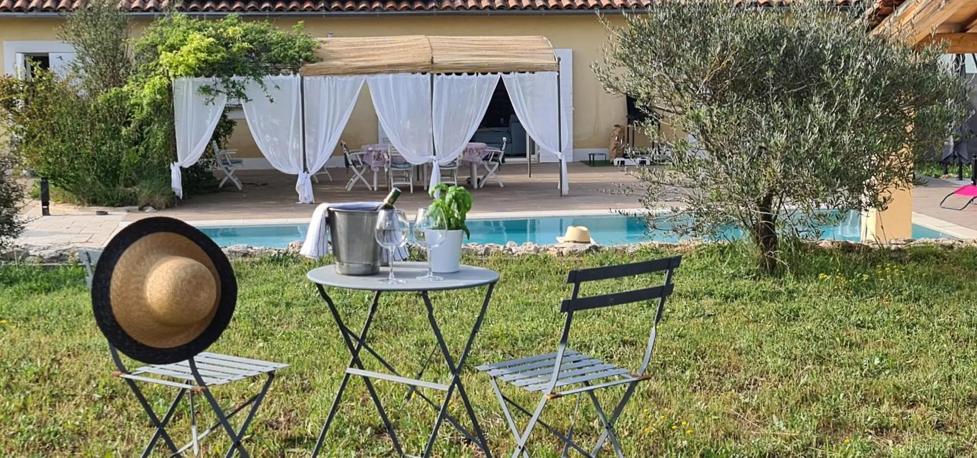 Les Glycines-Piscine A Debordement Villa Rians